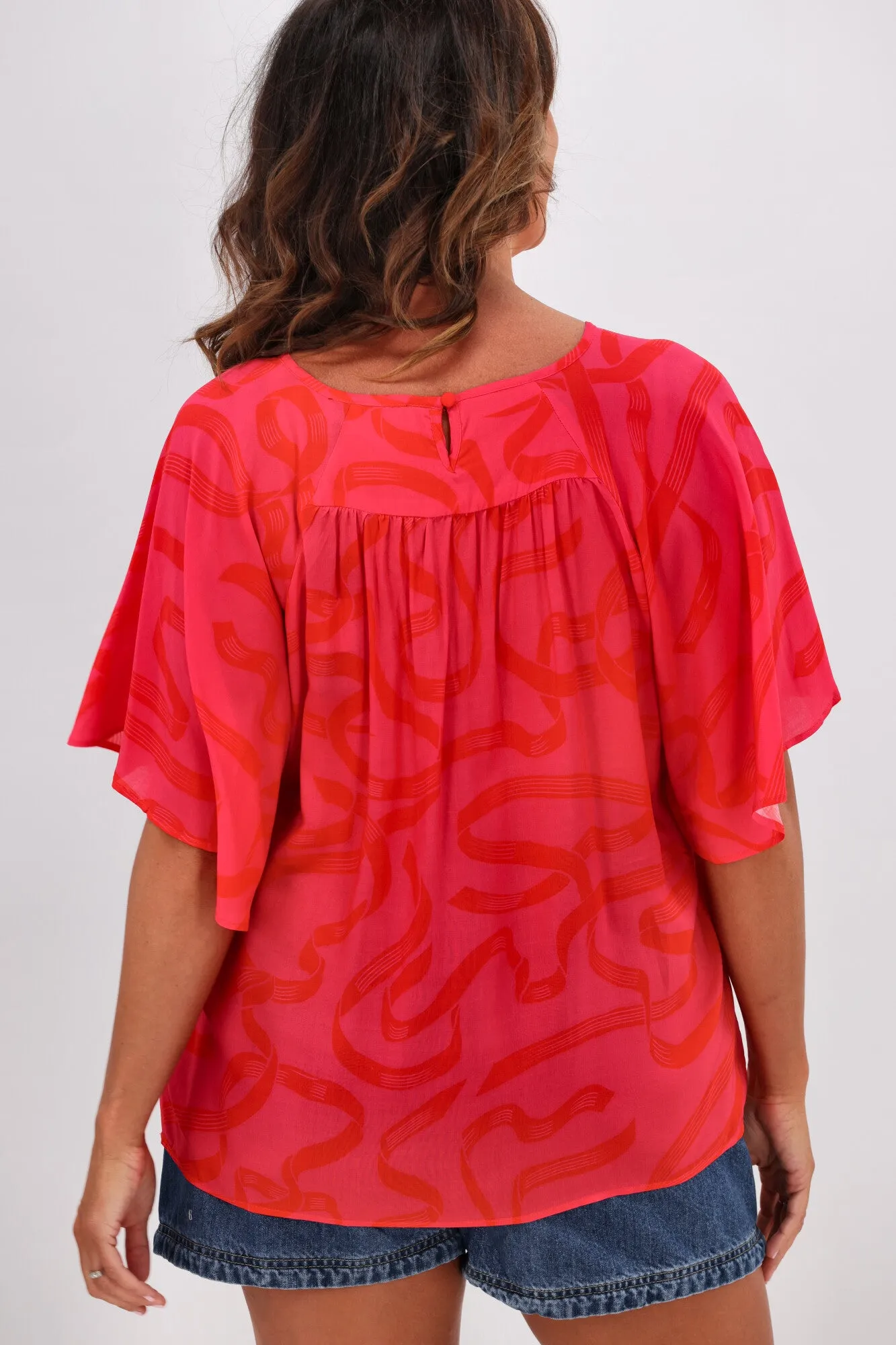 Gloss by Shine On Alesandra Flutter Sleeve Top Pink Red Ribbon Print