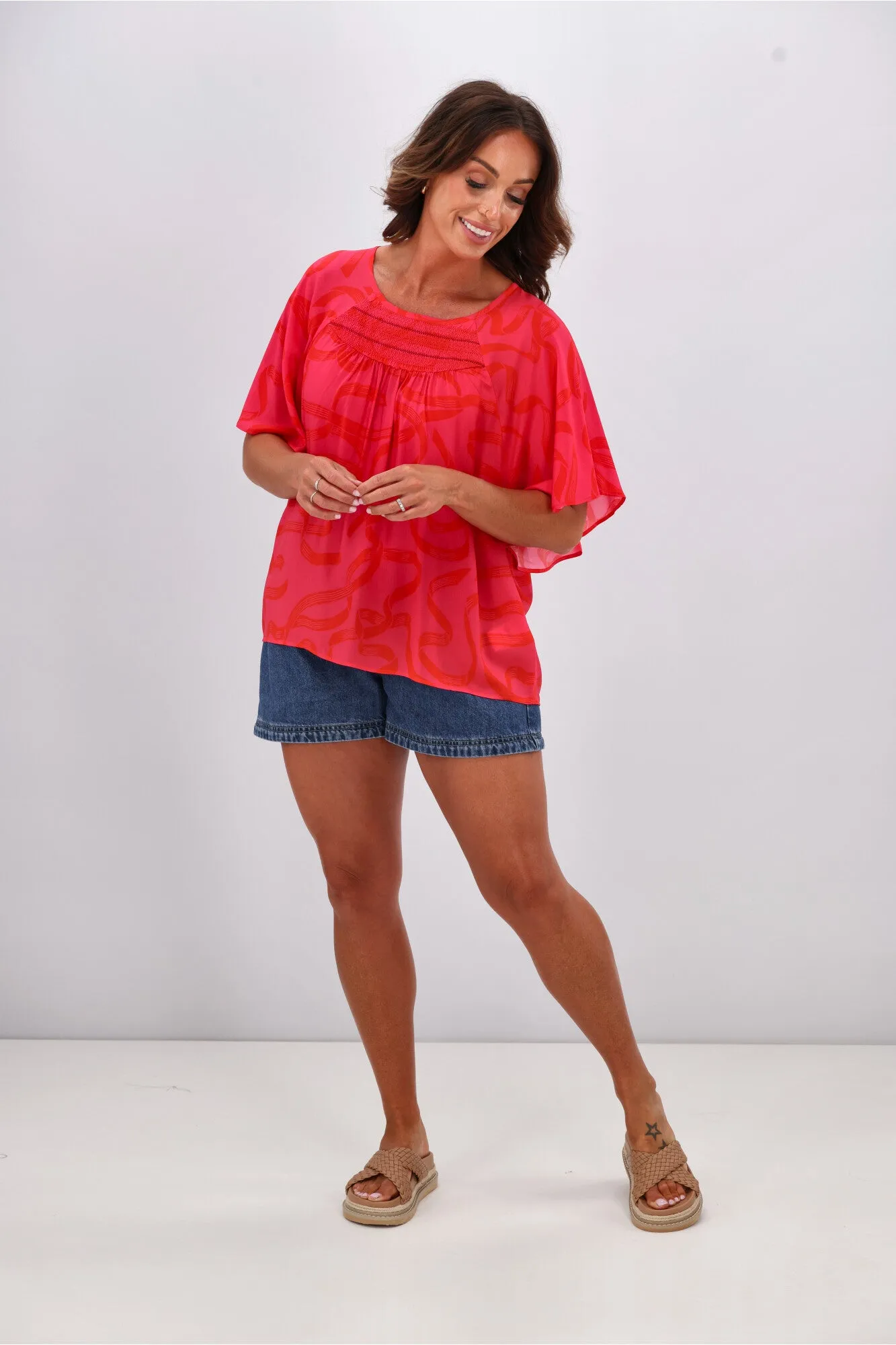 Gloss by Shine On Alesandra Flutter Sleeve Top Pink Red Ribbon Print