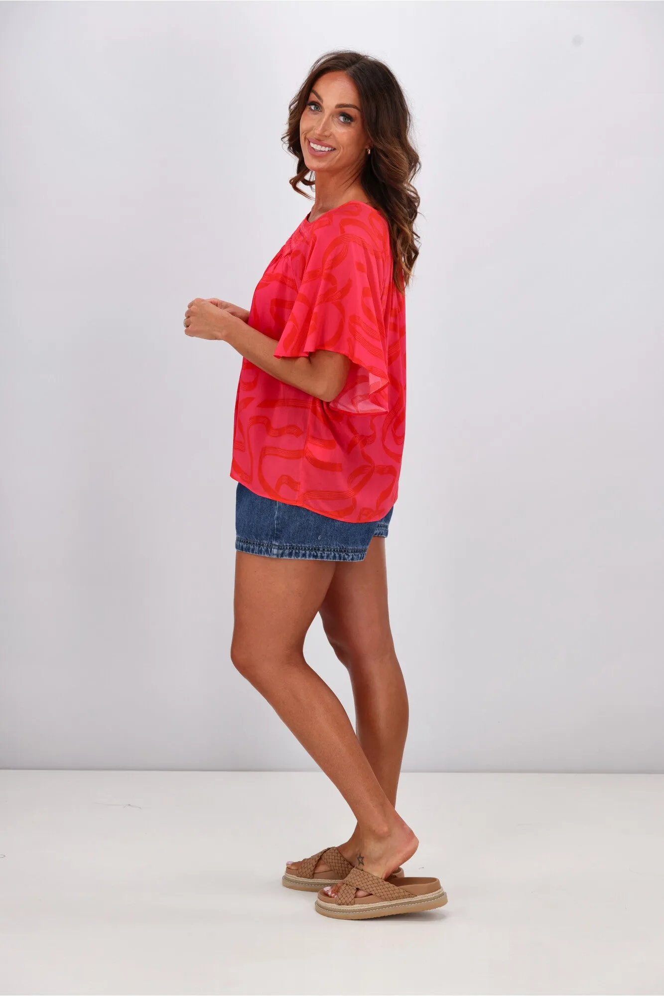 Gloss by Shine On Alesandra Flutter Sleeve Top Pink Red Ribbon Print